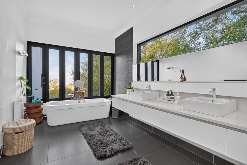 6 Bedroom Property for Sale in Constantia Upper Western Cape